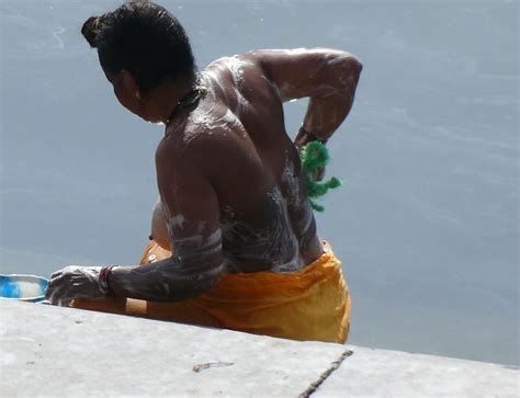 Indian Girls Bathing At River Ganga 15 Pics Xhamster