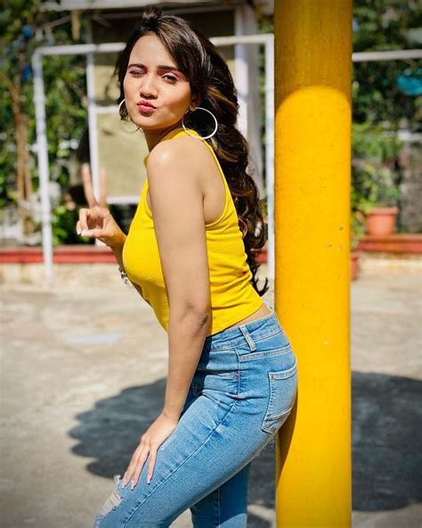 pin by aakyabolthithu on ashi singh pic in 2021 stylish girl pic