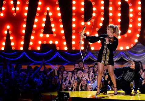 Watch Amy Schumer Rip Hollywood A New One At Mtv Movie Awards Rolling