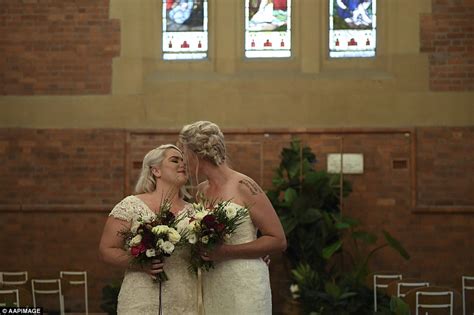australian same sex couples marry in midnight ceremonies daily mail online