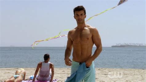 why shirtless jane the virgin star justin baldoni stresses out about