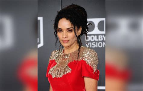 zoe kravitz recreates mom lisa bonet s nude ‘rolling stone cover