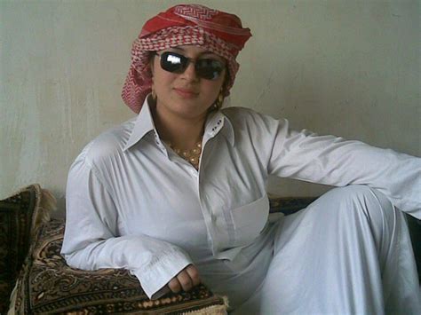 world arabian girls photos abu dhabi local girls wear arabian abaya
