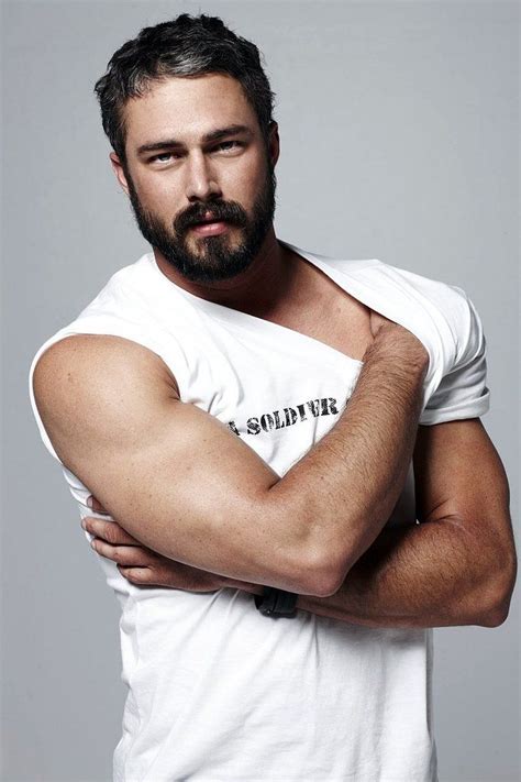 taylor kinney is going to make one superhot husband hotties mode homme beaux gosses