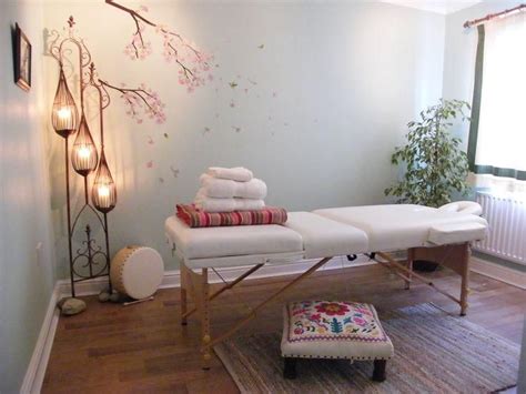 reiki and swedish massage therapy room em 2021 decoração de