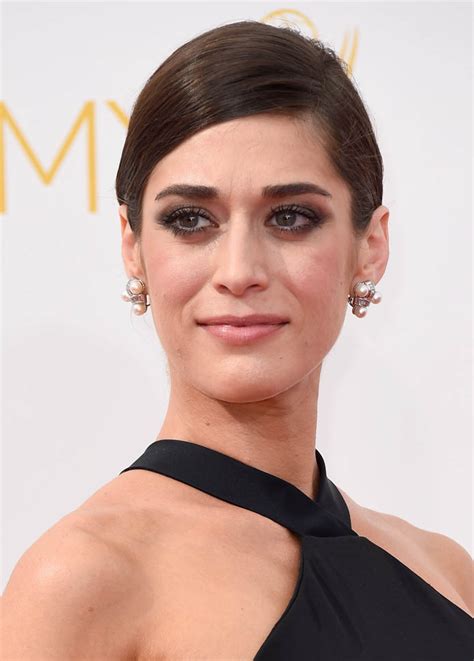 Lizzy Caplan’s Great Dress Was Unseen At The 2014 Emmy