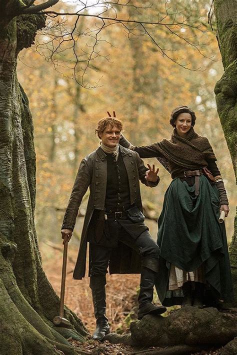 caitriona balfe and sam heughan s cutest moments elle canada