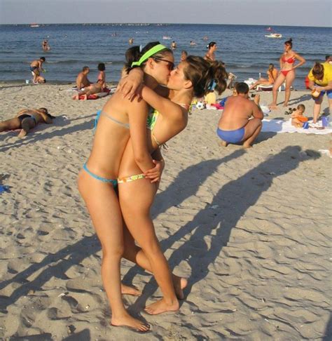 Making Out At The Beach Picture Ebaum S World