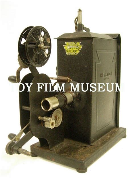 Keystone 16mm Projector E 32｜各種小型映写機｜展示物｜おもちゃ映画ミュージアム