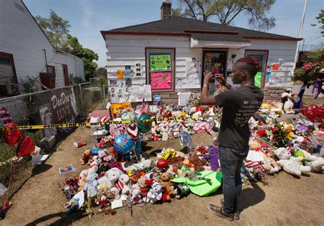Mourners In Gary Indiana Remember Michael Jackson On Day