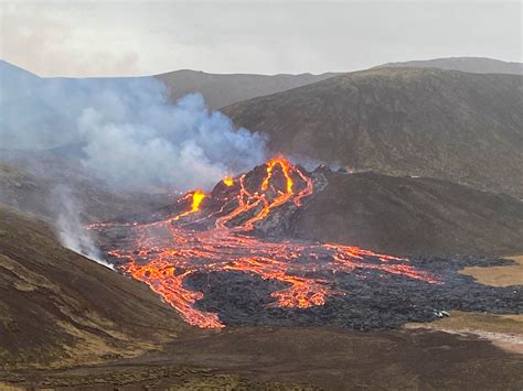 volcano erupts  southwestern iceland  thousands  earthquakes