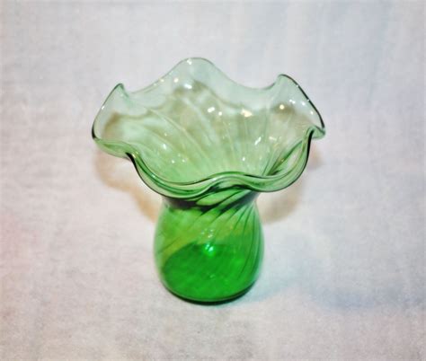 Beautiful Ruffled Rim Swirled Green Glass Fluted Bud Vase Great