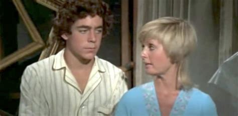 greg brady admits he once kissed on screen mom florence henderson on a date iheartradio