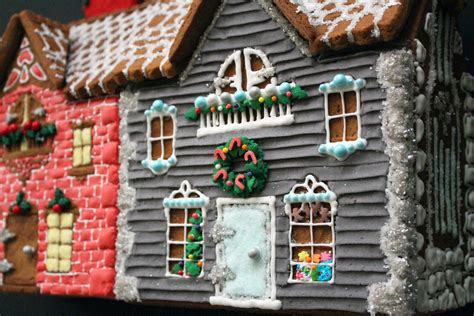 worth pinning gingerbread houses