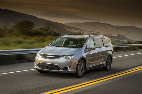 report electric chrysler pacifica  debut   ces