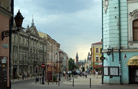 filekrakowska street tarnow polandjpg wikimedia commons