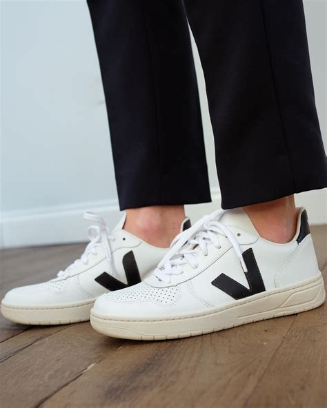 veja    extra white black shopatanna