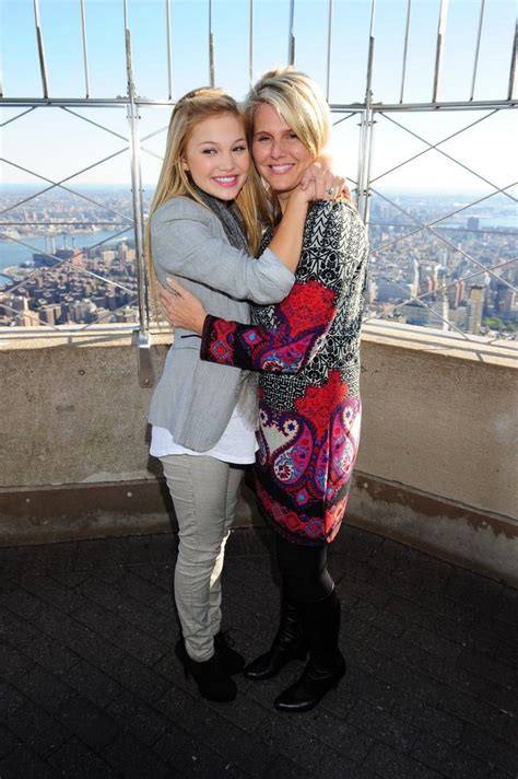 olivia holt and her mom empire state building photoshoot