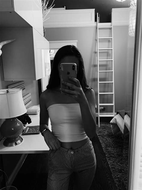 Quick Mirror Selfie 🤠 Cute Instagram Pictures Instagram Pictures