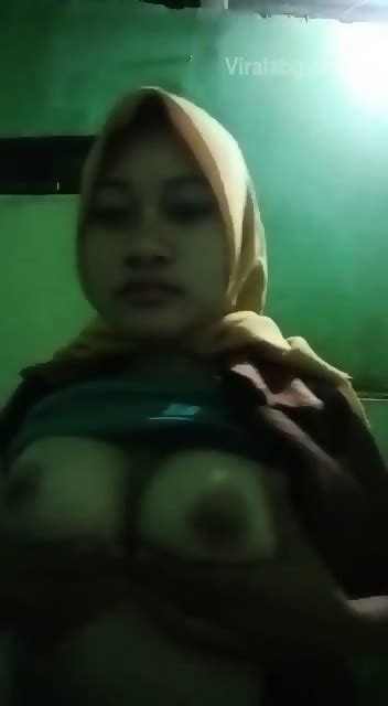 Abg Cantik Pamer Toket Eporner