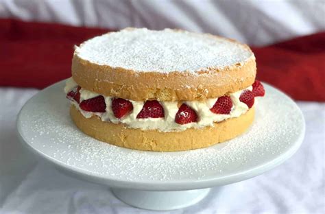 easy sponge cake recipe   mums kitchen