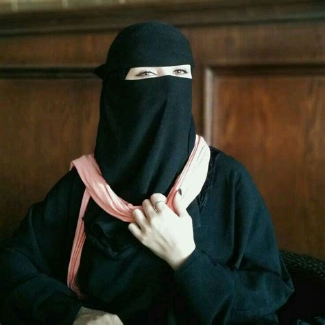 Pin By Maryam On Niqab Veiled Woman Niqab Burqa
