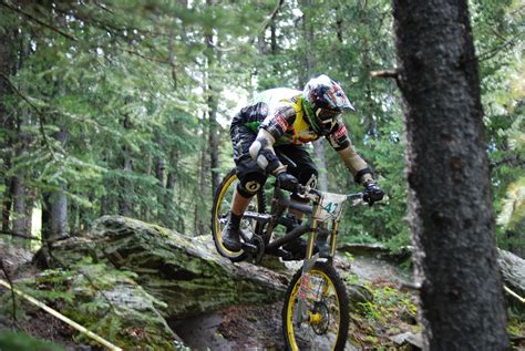 filemountain bike  downhill racejpg wikimedia commons