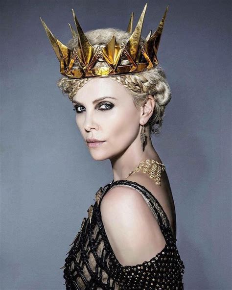 pin by nathalie bernard on crown charlize theron queen costume queen ravenna