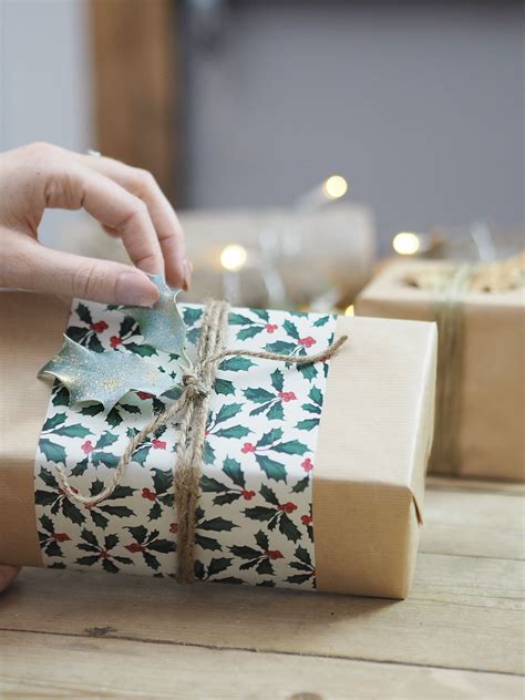 unique ways  wrap gifts   budget bang  style