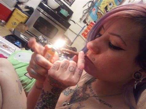 ᐅ tattooed weed smoker