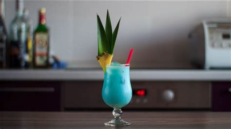 Коктейль Голубые Гавайи Blue Hawaii Cocktail Youtube