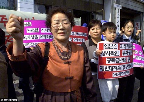 japan comfort women deal may be axed south korea warns daily mail online