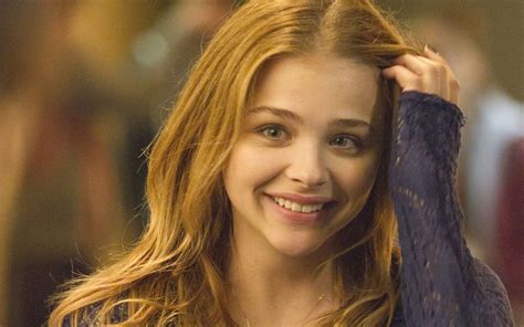 2880x1800 Chloe Grace Moretz Cute Smiling Macbook Pro