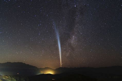jak dlouhy muze byt ohon komety  zahranicni zajimavost
