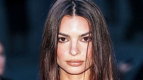 emily ratajkowski shows natural beauty with minimal makeup — see pic