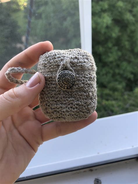 knitted airpods case haeckeln