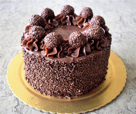 fatia de bolo de chocolate calorias compartilhar bolo