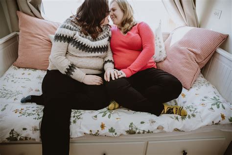 Cozy In Cabin Engagement Photos In Manitoba Canada In 2020