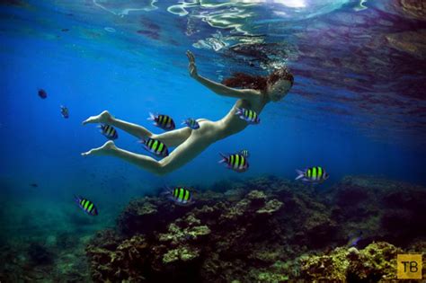 18 Обнаженные девушки под водой 23 фото