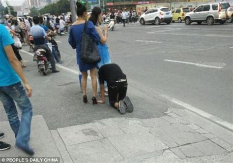 Shocking Moment A Woman In China Takes Her Male Companion