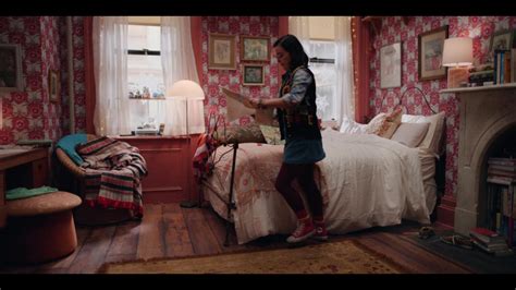 converse red shoes of midori francis in dash and lily s01e02