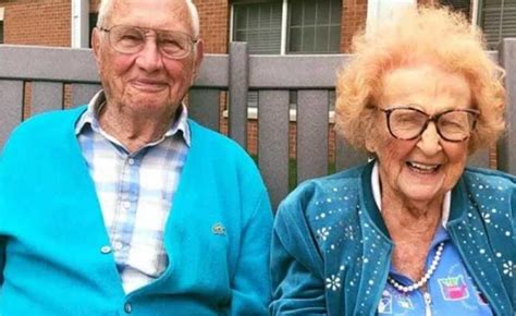 abuelitos de 100 y 102 años se dan su chapuzón revista ronda