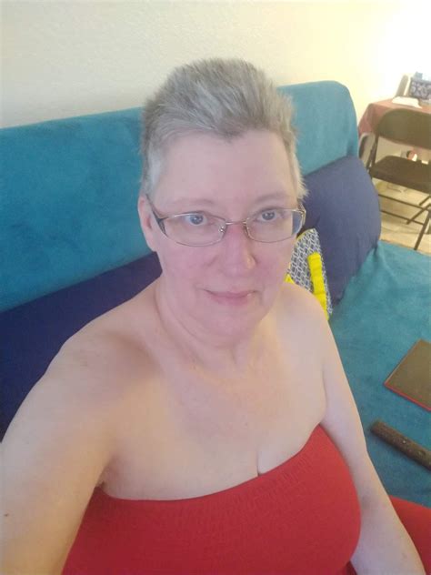 Selfie With Porn Shoulders Nice To Be An Exmo Old Lady