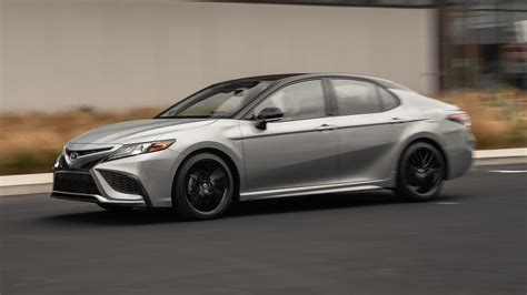 toyota camry xse hybrid  test review sporty spice