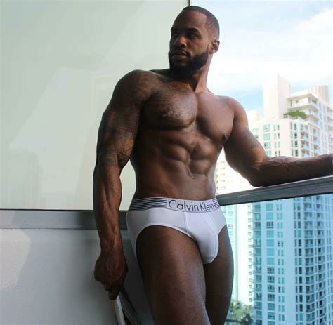 sexy black guys totally naked pics and galleries
