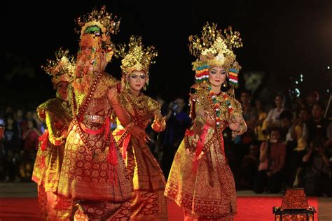 festival sriwijaya mengenang kejayaan kerajaan maritim terbesar  nusantara tradisi situs