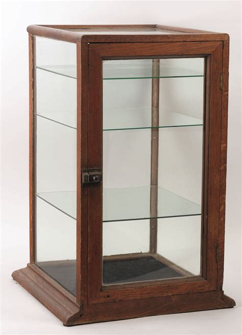 lot detail glass display case