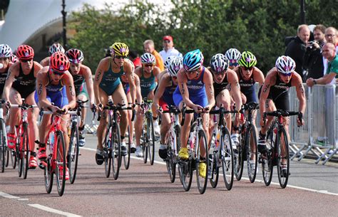 triathlon training tips bike lunges  lycra