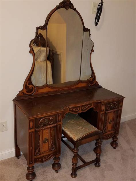 auction ohio antique vanity
