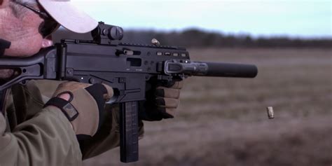 army selects  submachine gun